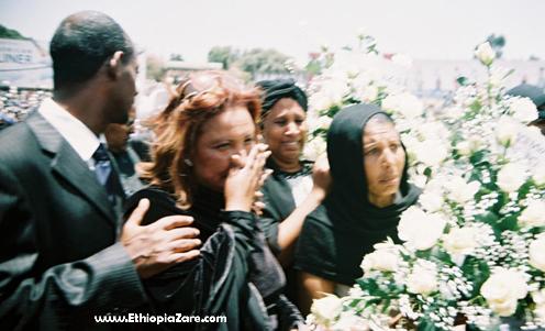 የክቡር ዶ//ር አርቲስት ጥላሁን ገሠሠ ሥርዓተ ቀብር፣ ሚያዝያ 15 ቀን 2001 ዓ.ም. የክቡር ዶ//ር አርቲስት ጥላሁን ገሠሠ ሥርዓተ ቀብር፣ ሚያዝያ 15 ቀን 2001 ዓ.ም.