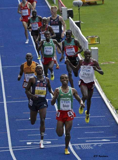 Kenenisa Bekele of Ethiopia (C) celebrates as he crosses the finish line to win ahead of Bernard Lagat of the U.S. (L) and James Kwalia C'Kurui of Quatar (R) in the men's 5,000 metres final during the world athletics championships at the Olympic stadium in Berlin August 23, 2009. Kenenisa Bekele of Ethiopia (C) celebrates as he crosses the finish line to win ahead of Bernard Lagat of the U.S. (L) and James Kwalia C'Kurui of Quatar (R) in the men's 5,000 metres final during the world athletics championships at the Olympic stadium in Berlin August 23, 2009.
