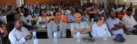 ዕውቁ የሰብዓዊ መብት ተሟጋችና ምሁር ፕ/ር መስፍን ወልደማርያም እሁድ ኦክቶበር 26 ቀን 2014 በሲድኒ ከሚኖሩ ኢትዮጵያዊያን ጋር ደማቅ ውይይት ያደረጉ ሲሆን ልዩ የምስጋና ስጦታም ተበርክቶላቸዋል